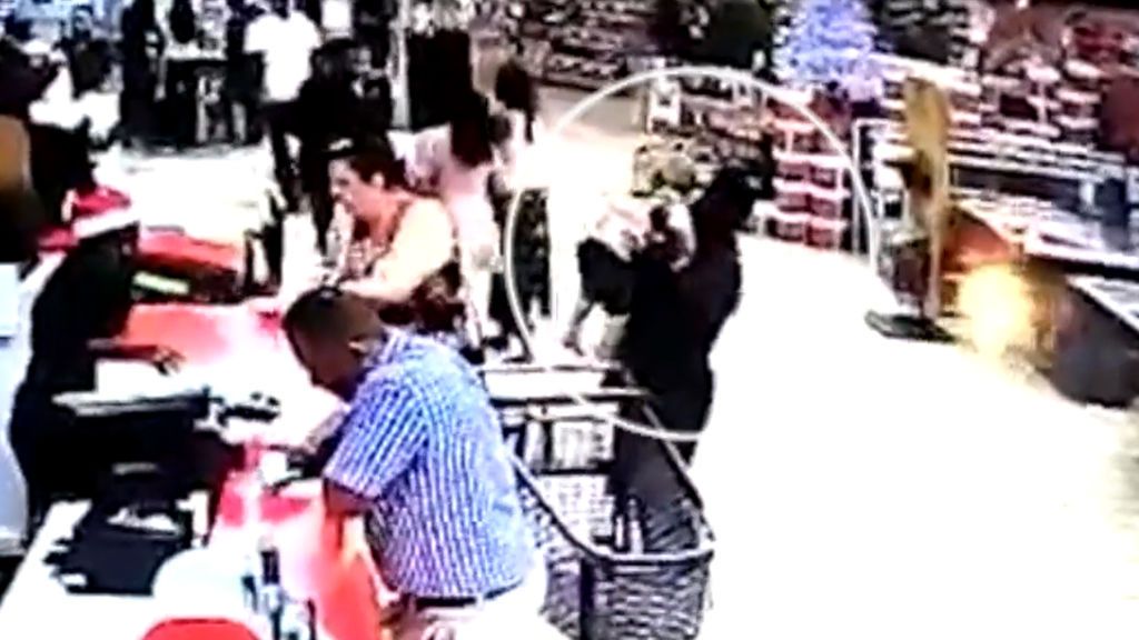 Un desconocido le roba el niño del carrito de la compra en un supermercado de Sudáfrica