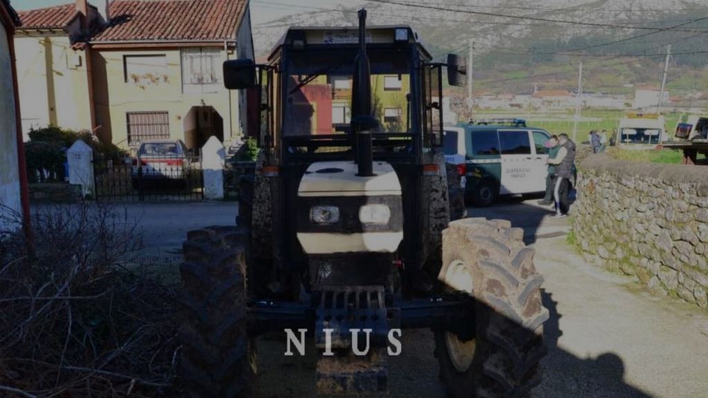 El niño atropellado por el tractor murió al quedar atrapado con su bicicleta en el eje trasero del vehículo El niño atropellado por el tractor murió al quedar atrapado con su bicicleta en el eje trasero del vehículo