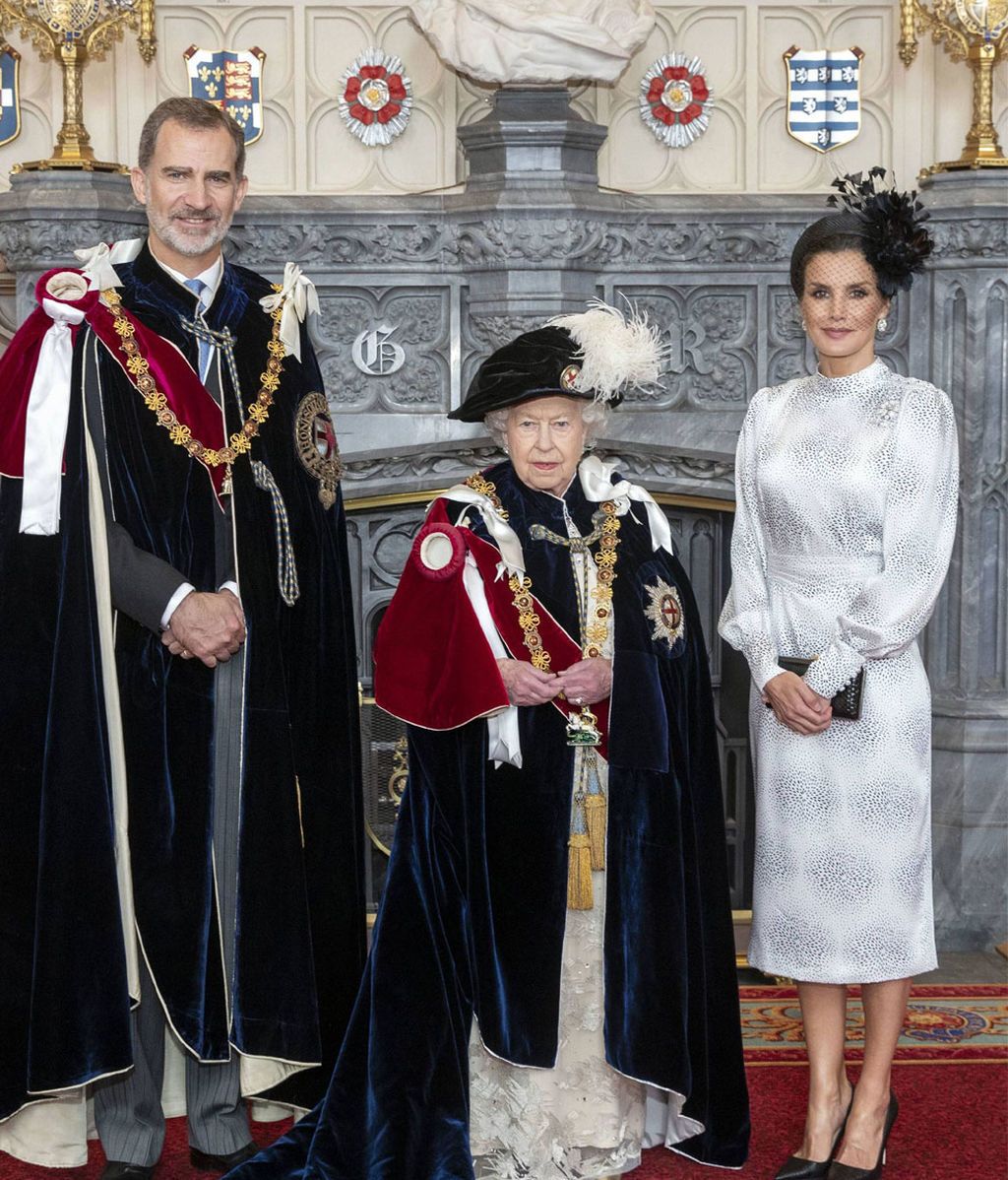 Rey Felipe VI y Reina Letizia con la Reina Isabel II en San Jorge