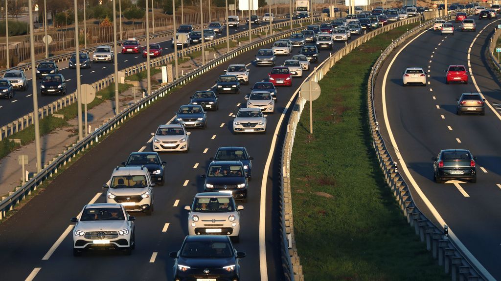 La DGT advierte de una jornada de mucho tráfico con más de seis millones de desplazamientos por carretera