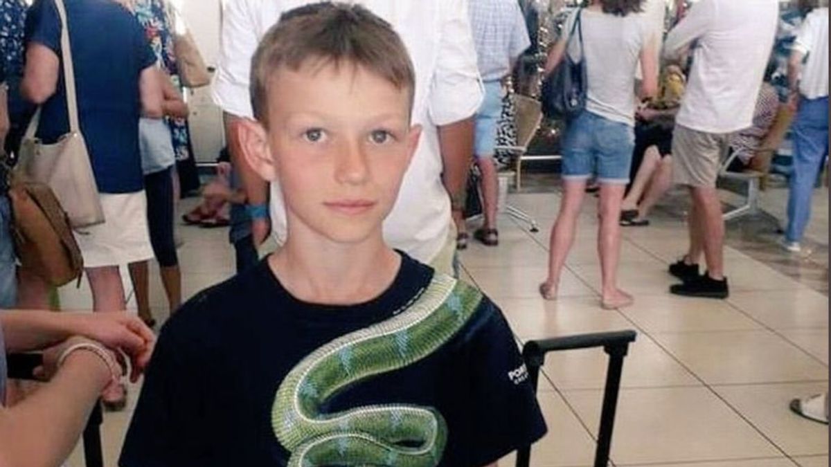 Prohíben a un niño volar con una camiseta de una serpiente porque puede "generar ansiedad" a los pasajeros