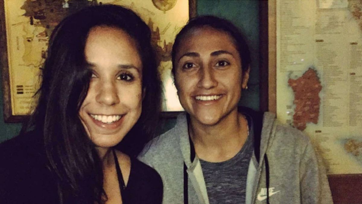 Anunciaron su relación homosexual y tuvieron que dejar el fútbol en su país por insultos homófobos: ahora han vuelto para plantar cara al acoso que sufrieron Anunciaron su relación homosexual y tuvieron que dejar el fútbol en su país por insultos homófobos: ahora han vuelto para plantar cara al acoso que sufrieron