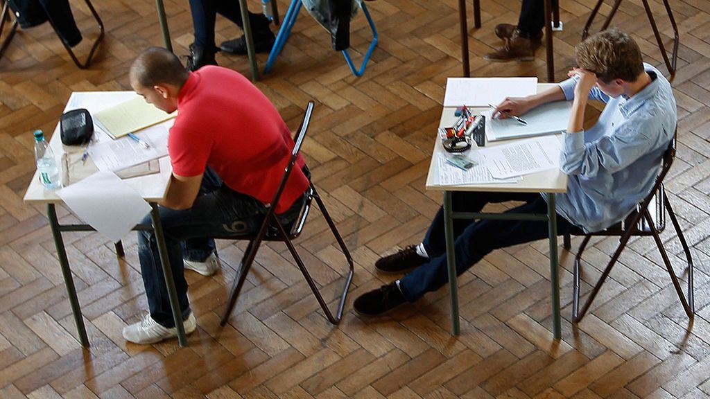 Detienen a dos hermanos gemelos por suplantarse en el examen de conducir Detienen a dos hermanos gemelos por suplantarse en el examen de conducir