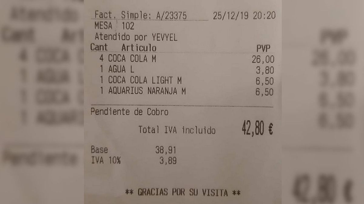 La abusiva cuenta en un bar de Palma de Mallorca: casi 43 euros por seis refrescos y una botella de agua