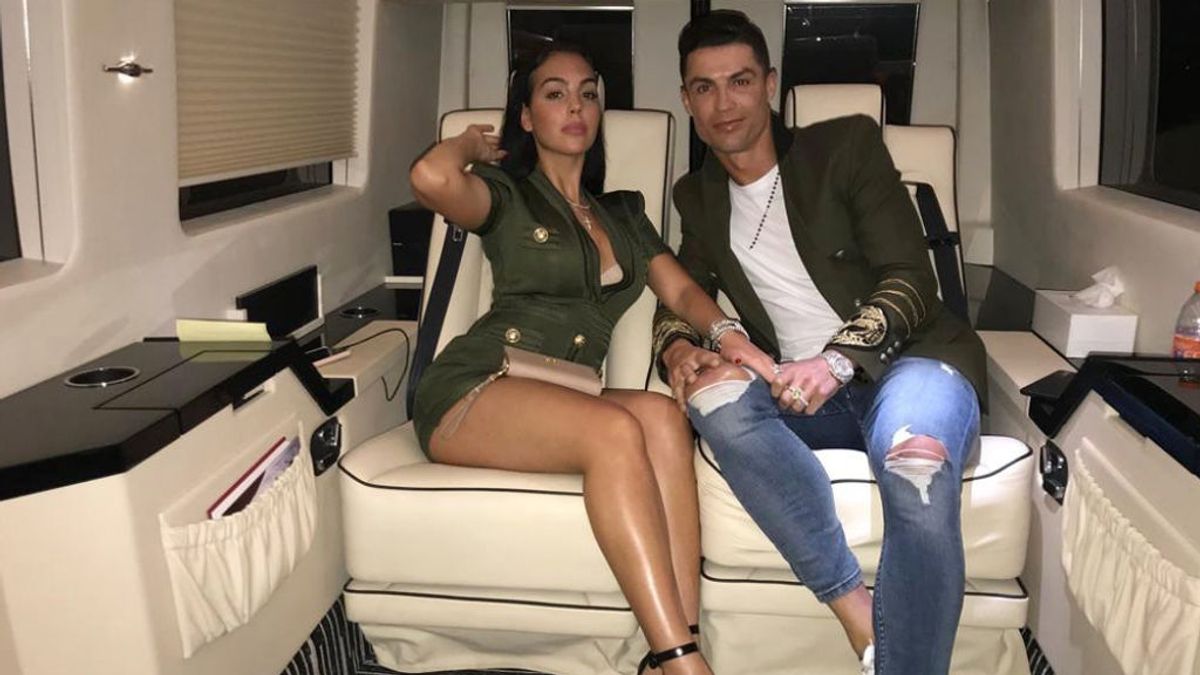 Cristiano Ronaldo se gasta más de 100.000 euros para celebrar la Navidad en Dubai: así es el hotel que ha conquistado a Georgina y antes a Irina Shayk Cristiano Ronaldo se gasta más de 100.000 euros para celebrar la Navidad en Dubai: así es el hotel que ha conquistado a Georgina y antes a Irina Shayk