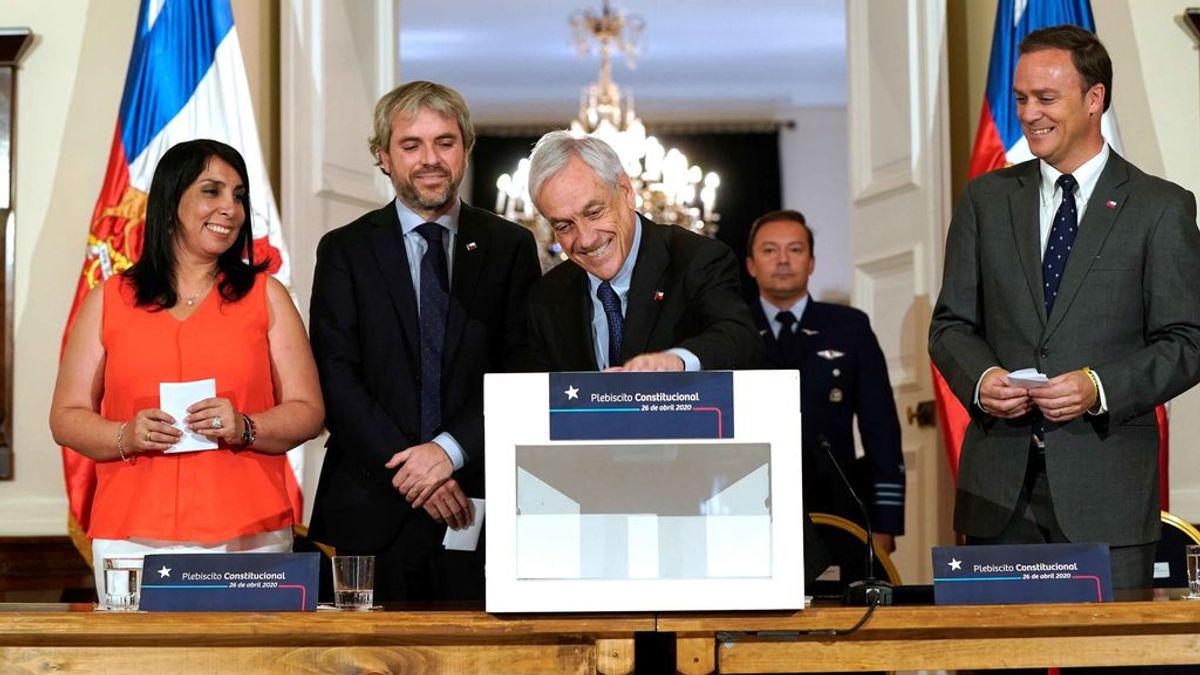 El presidente chileno convoca un referéndum para reformar la Constitución