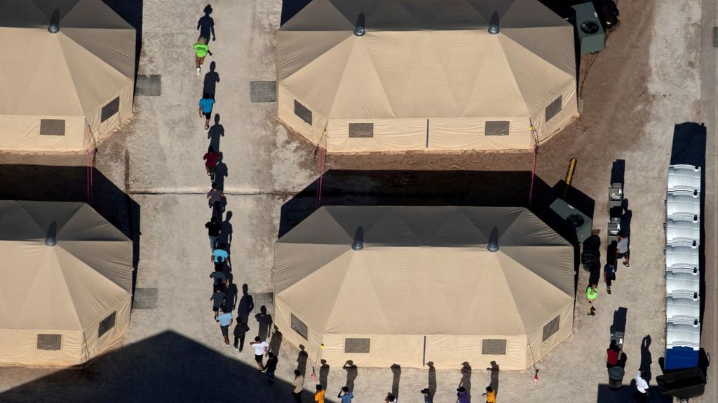 Los niños inmigrantes son separados de sus familiares a la entrada de Estados Unidos en junio de 2018