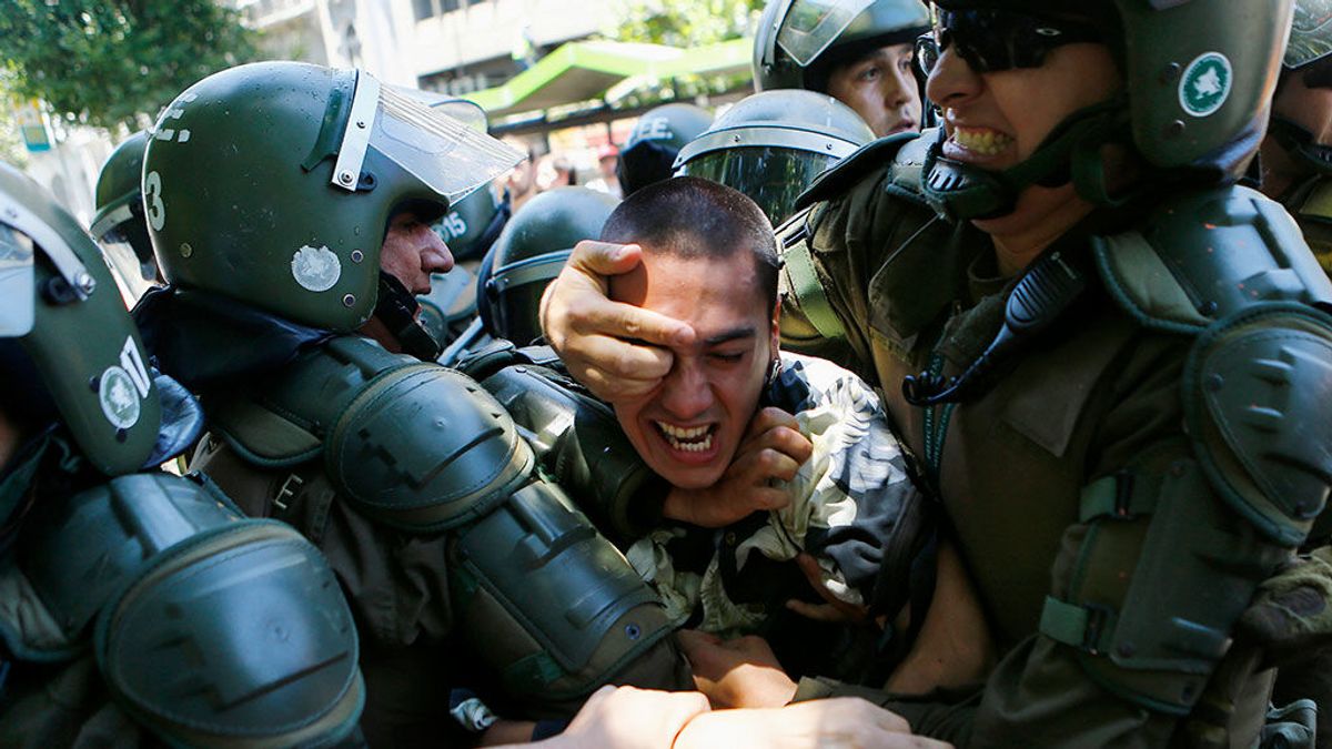 Prisión preventiva para seis carabineros acusados de torturas y delitos sexuales durante las protestas en Chile Prisión preventiva para seis carabineros acusados de torturas y delitos sexuales durante las protestas en Chile