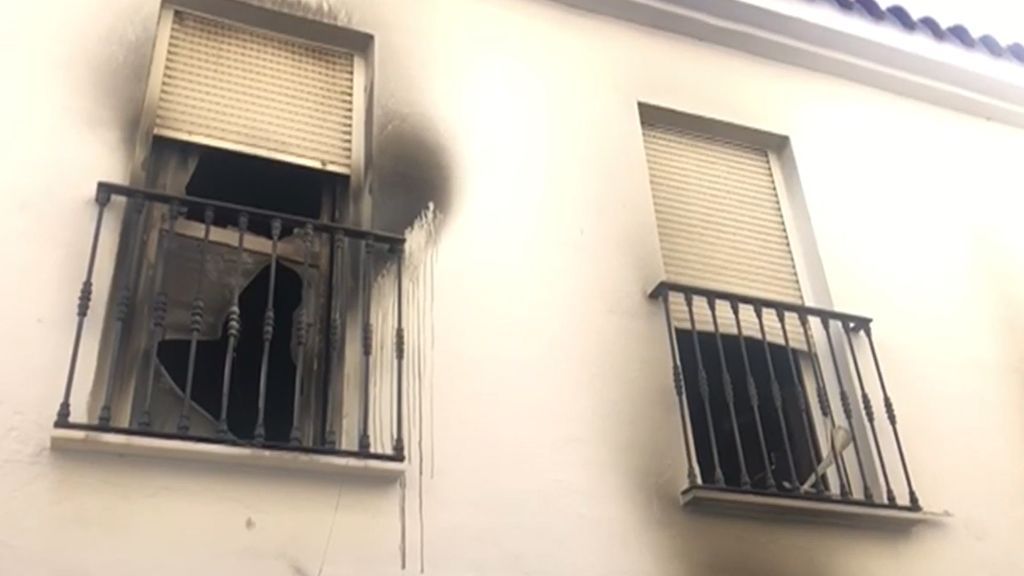 Trágico incendio en una casa de Málaga: un matrimonio a muerto y su nieta se ha salvado al saltar por el balcón