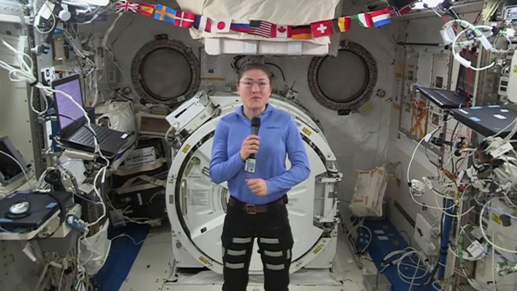 Christina Koch es ya la mujer que más tiempo ha permanecido en el espacio