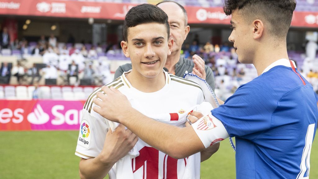 La alegría que merecía José Reyes tras perder a su padre: hace campeón al Real Madrid con una exhibición ante el Sevilla en la Liga Promises La alegría que merecía José Reyes tras perder a su padre: hace campeón al Real Madrid con una exhibición ante el Sevilla en la Liga Promises