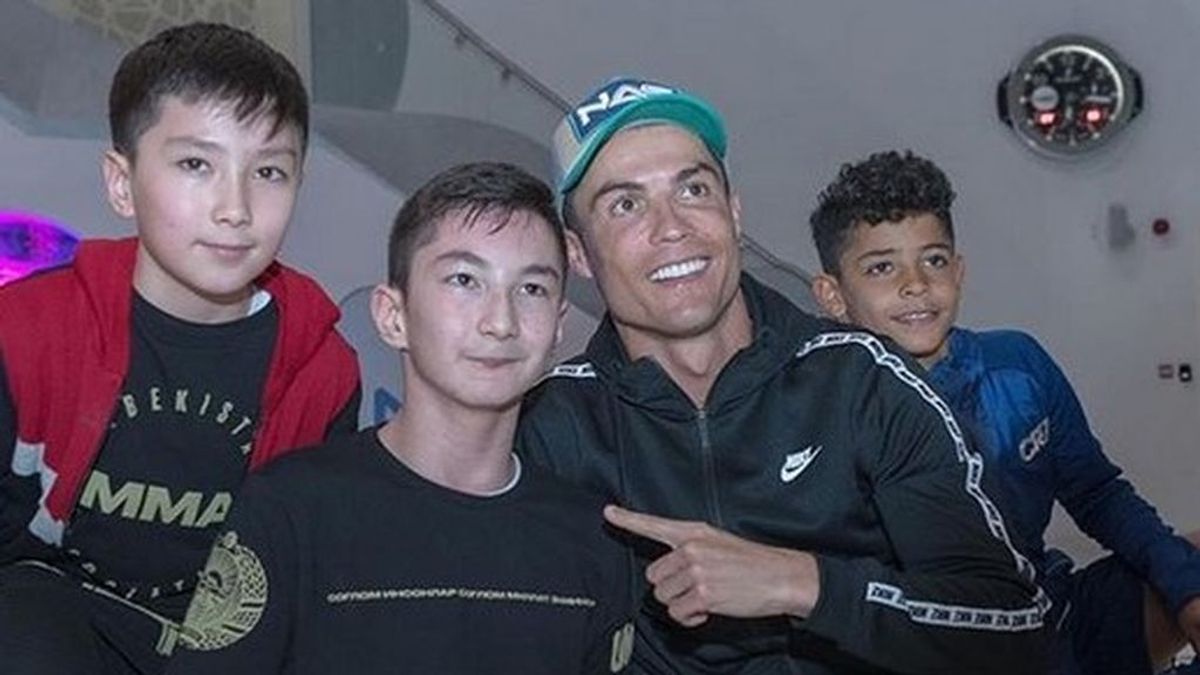 El bonito gesto de Cristiano Ronaldo con un niño sin piernas que ha  conmovido a Khabib