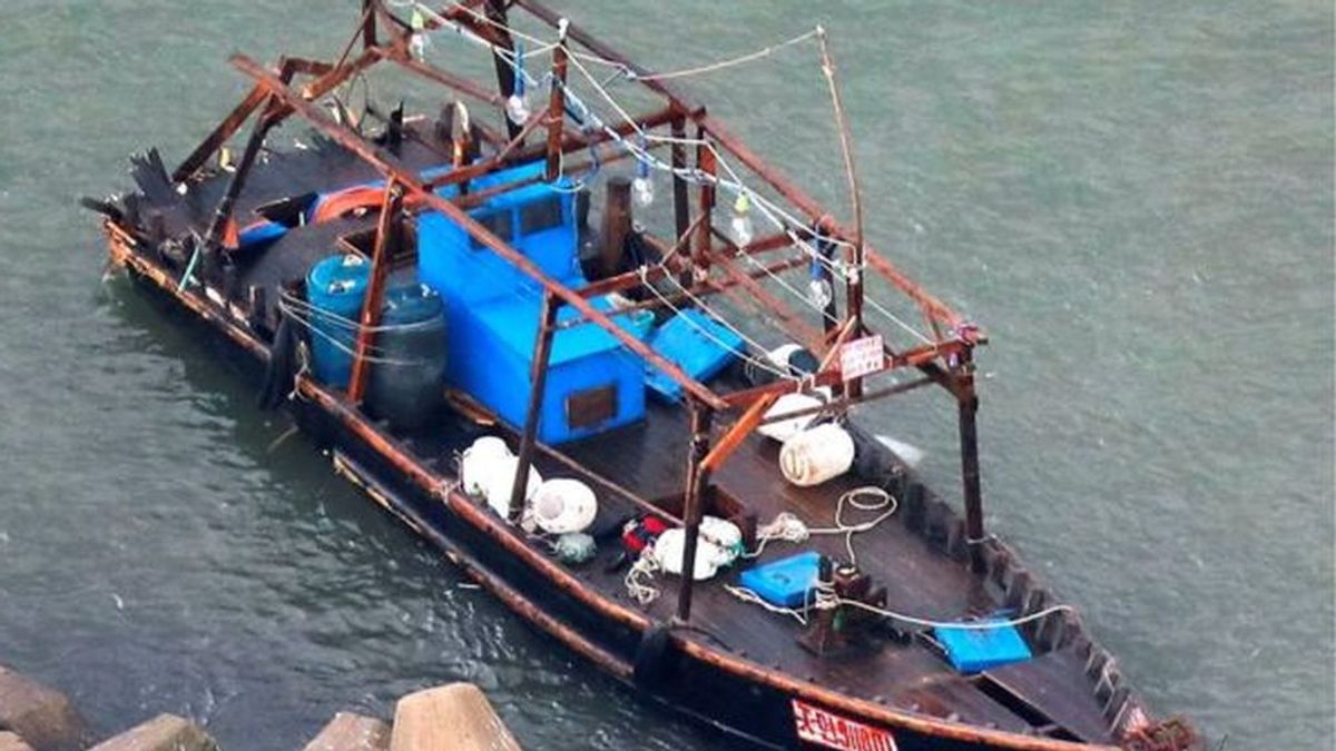 El escalofriante barco fantasma encontrado en Japón:  llevaba cinco cuerpos y dos cabezas humanas