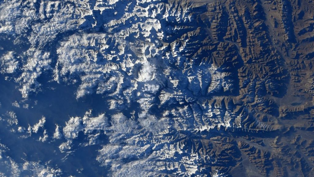 El reto viral de la astronauta Christina Koch: encontrar el monte Everest en una imagen satélite El reto viral de la astronauta Christina Koch: encontrar el monte Everest en una imagen satélite