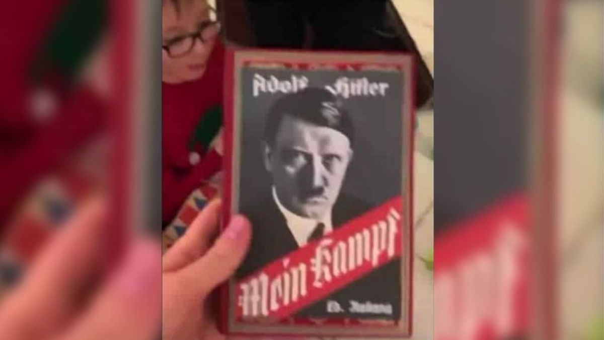 La falsa noticia de un abuelo que regaló a su nieto el 'Mein Kampf' de Hitler al confundirlo con el 'Minecraft' La falsa noticia de un abuelo que regaló a su nieto el 'Mein Kampf' de Hitler al confundirlo con el 'Minecraft'