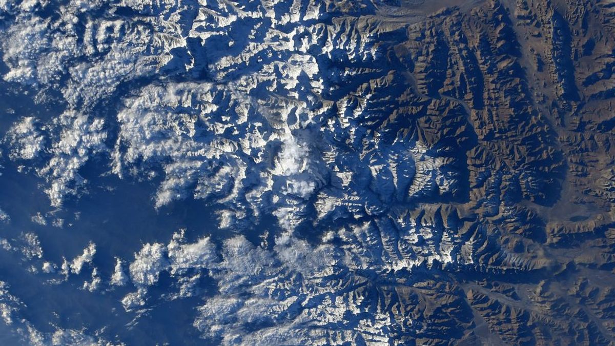 Una astronauta lanza un reto en redes sociales: localizar el monte Everest en una foto
