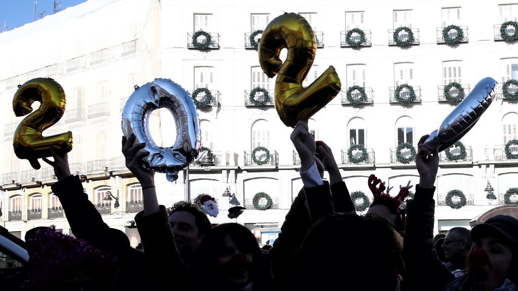 Cientos de personas celebran en Sol unas preuvas matutinas llenas de buenos deseos