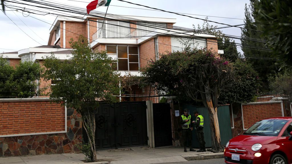 Bolivia expulsa a dos diplomáticos españoles y a la embajadora de México Bolivia expulsa a dos diplomáticos españoles y a la embajadora de México