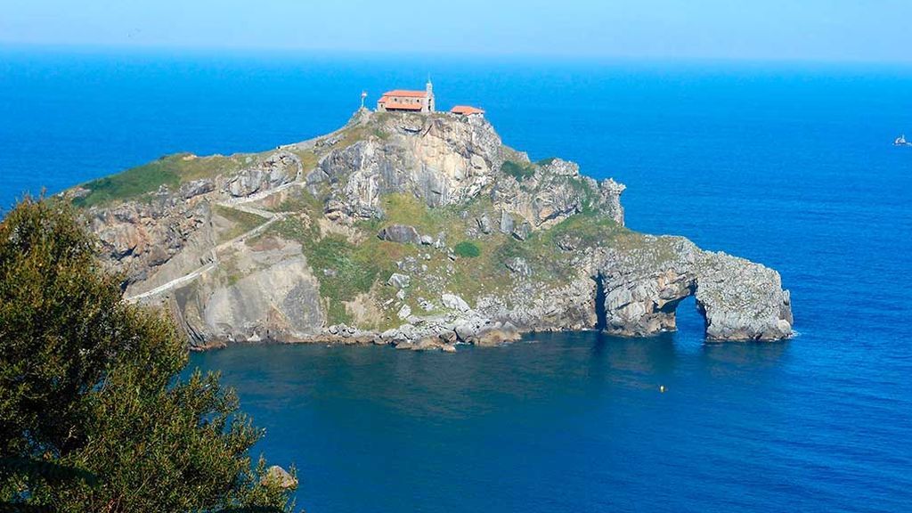 Amenazas contra los gorrones del aperitivo de fin de año en la ermita de Gaztelugatxe Amenazas contra los gorrones del aperitivo de fin de año en la ermita de Gaztelugatxe