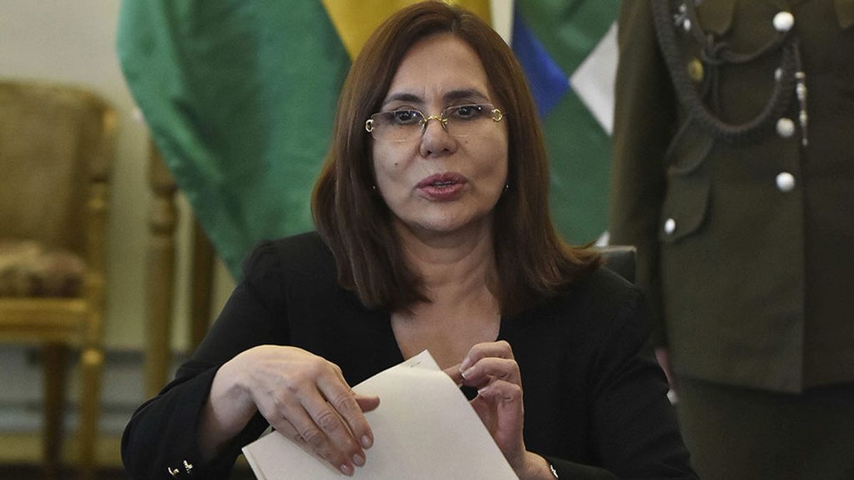 España responde a Bolivia con la expulsión de tres diplomáticos de la embajada de Madrid España responde a Bolivia con la expulsión de tres diplomáticos de la embajada de Madrid