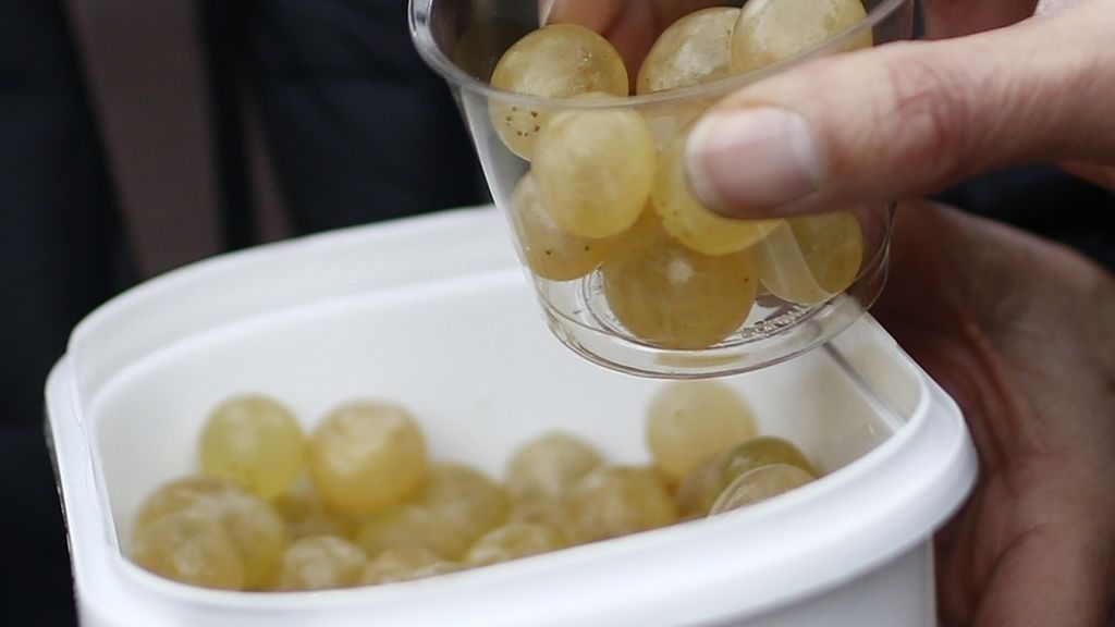 Esta Nochevieja, cuidado con las uvas: los niños y ancianos pueden atragantarse Esta Nochevieja, cuidado con las uvas: los niños y ancianos pueden atragantarse