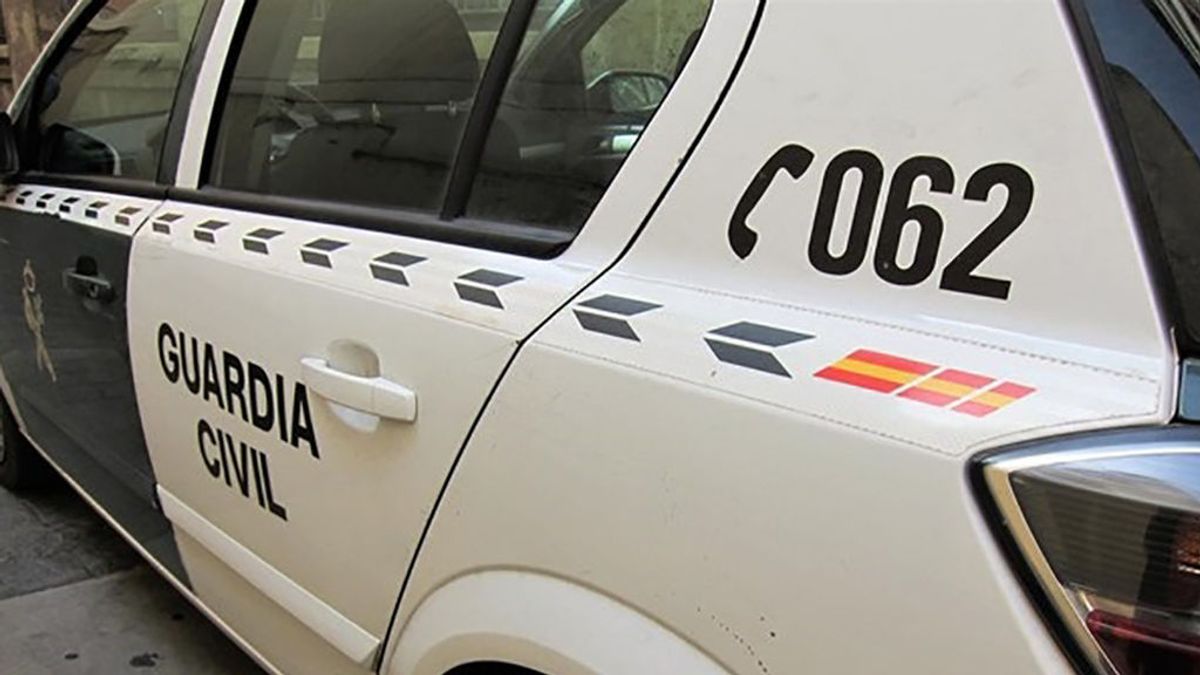 Guardias civiles muestran su "estupor" por el acuerdo de investidura de Sánchez que incluye traspasar Tráfico en Navarra Guardias civiles muestran su "estupor" por el acuerdo de investidura de Sánchez que incluye traspasar Tráfico en Navarra