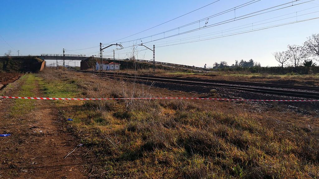 Conmoción en Sevilla por la muerte de un adolescente durante un juego en las vías del tren Conmoción en Sevilla por la muerte de un adolescente durante un juego en las vías del tren