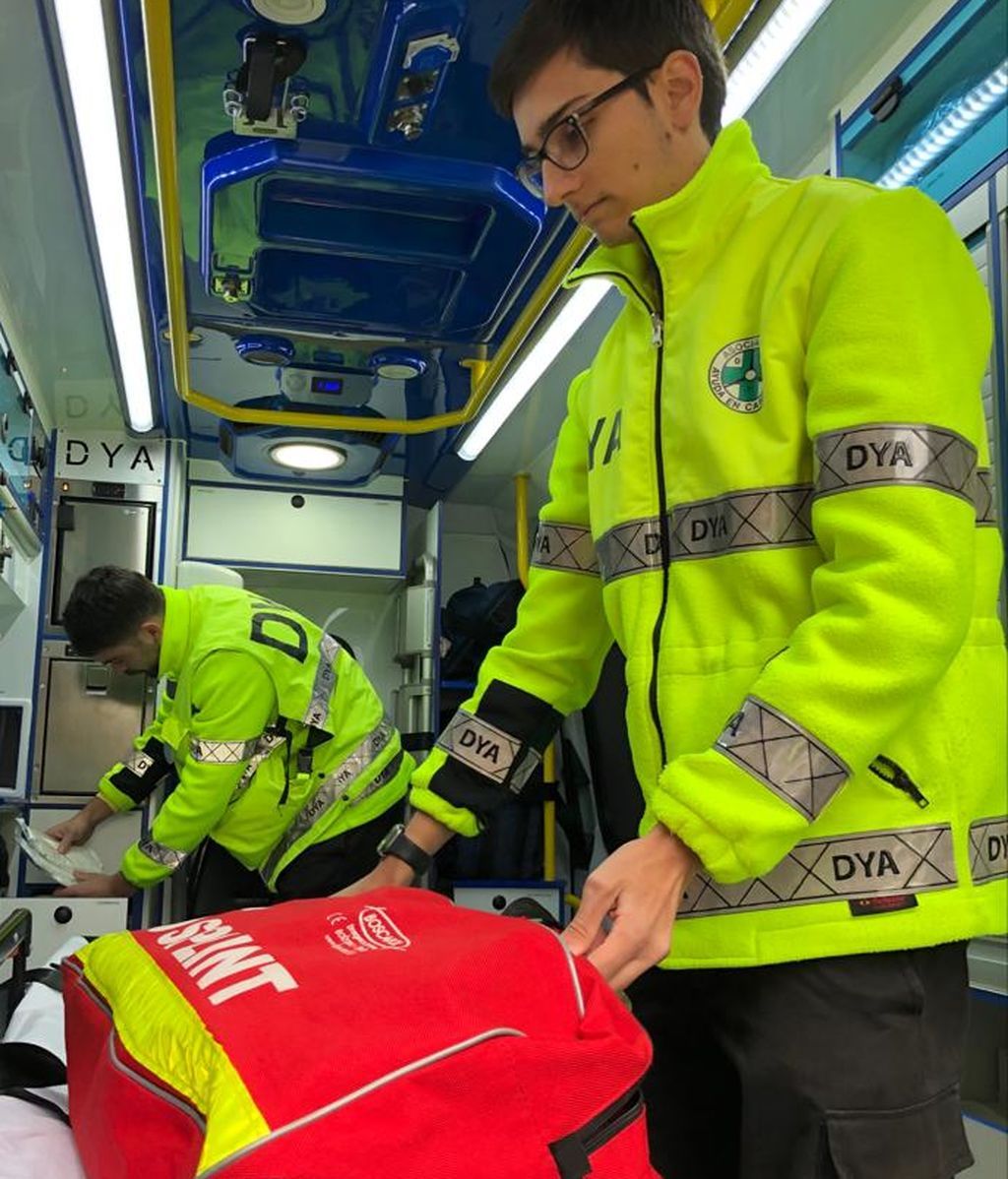 koldo preparando el equipo de emergencias de esta noche