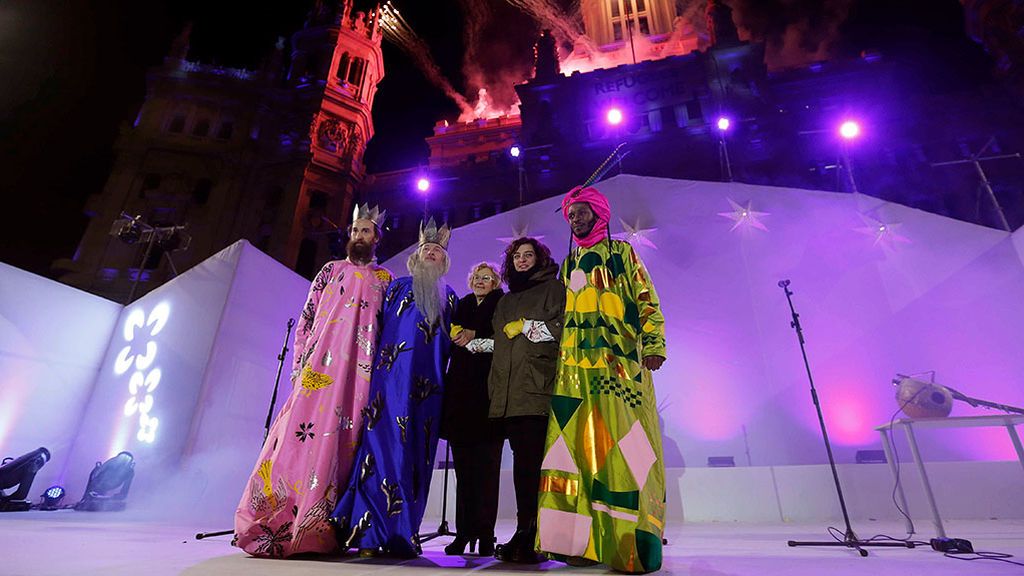 Almeida avanza que los Reyes Magos "no irán en cortinas de baño" esta cabalgata Almeida avanza que los Reyes Magos "no irán en cortinas de baño" esta cabalgata