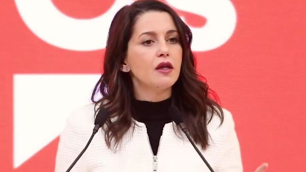 Inés Arrimadas fracasa en la ronda de llamadas a los barones socialistas