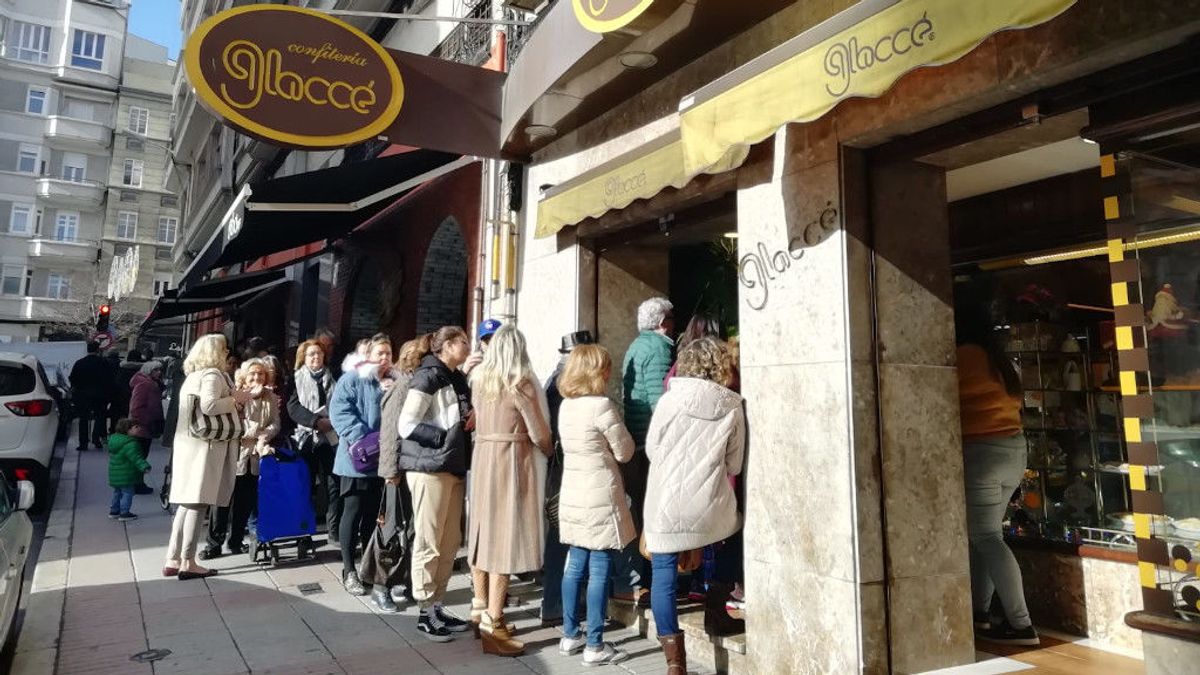 La doña Manolita de los roscones: colas de más de dos horas para conseguir el ansiado dulce La doña Manolita de los roscones: colas de más de dos horas para conseguir el ansiado dulce
