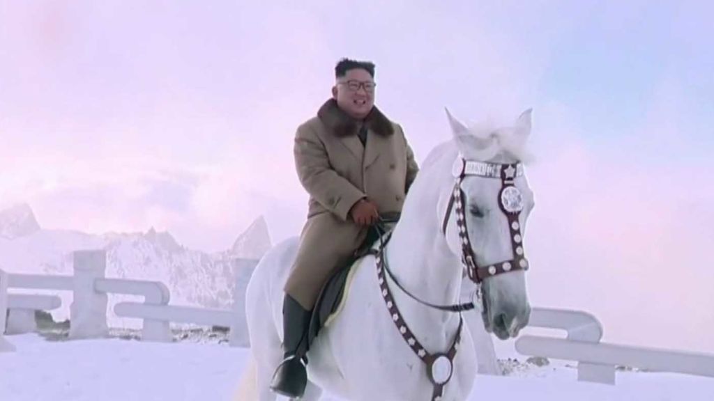 Kim Jong Un, un cowboy a lomos de su caballo blanco