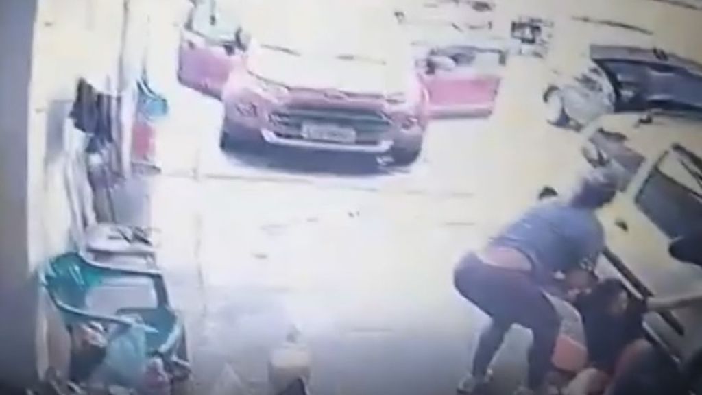 Un tiroteo aterroriza a los clientes de un lavadero en Brasil
