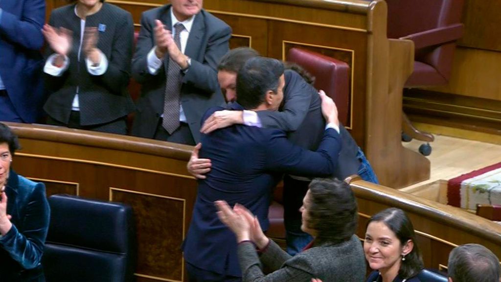 Abrazo de Sánchez e Iglesias Abrazo de Sánchez e Iglesias