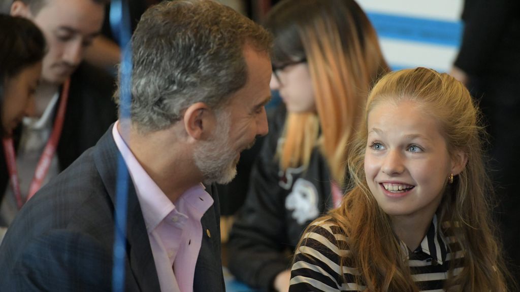 El rey Felipe VI y la princesa Leonor sorprenden a los madrileños paseando por el centro de la ciudad