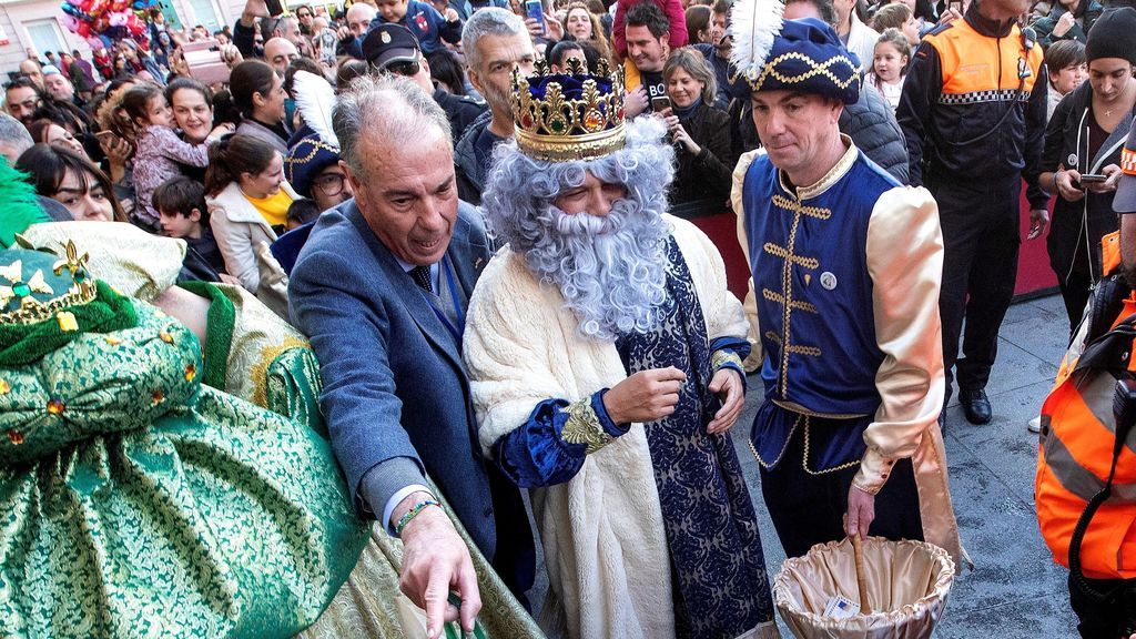 El cantante Alejandro Sanz como rey Melchor en la Cabalgata de la Ilusión en Cádiz