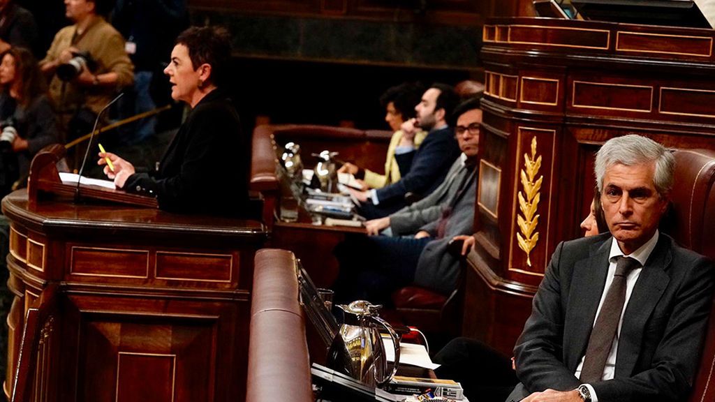 Suárez Illana da la espalda a la portavoz de Bildu Suárez Illana da la espalda a la portavoz de Bildu