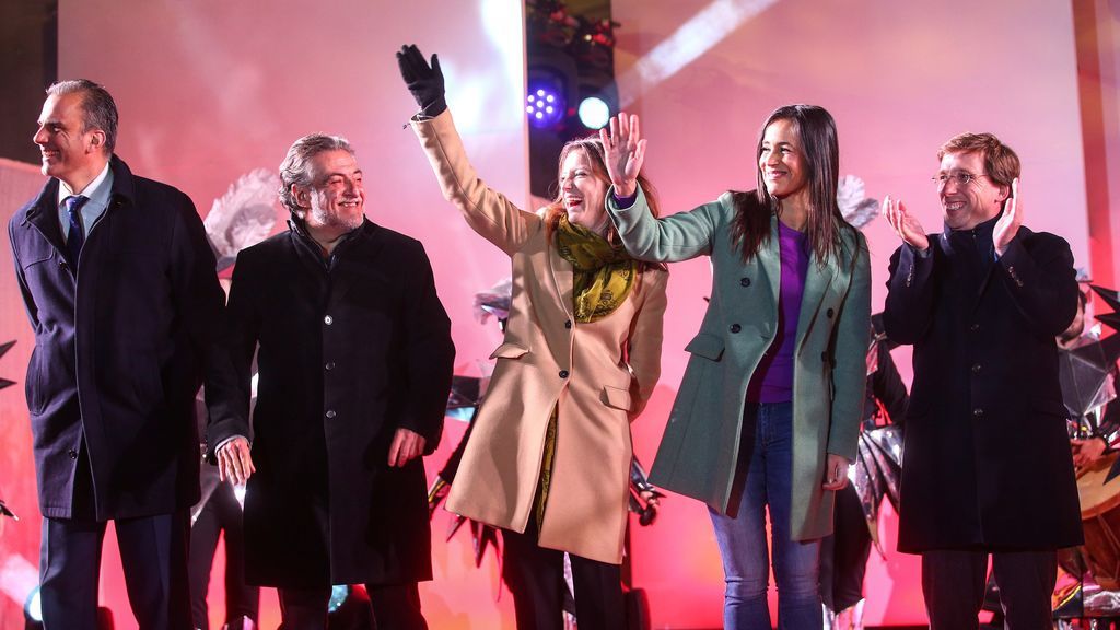 José Luis Martínez-Almeida, Begoña Villacis, Andrea Levy, Pepu Hernández y Javier Ortega Smith en la cabalgata de Madrid