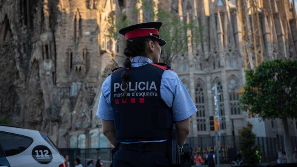 Los Mossos investigan el apuñalamiento de cuatro personas en Barcelona Los Mossos investigan el apuñalamiento de cuatro personas en Barcelona