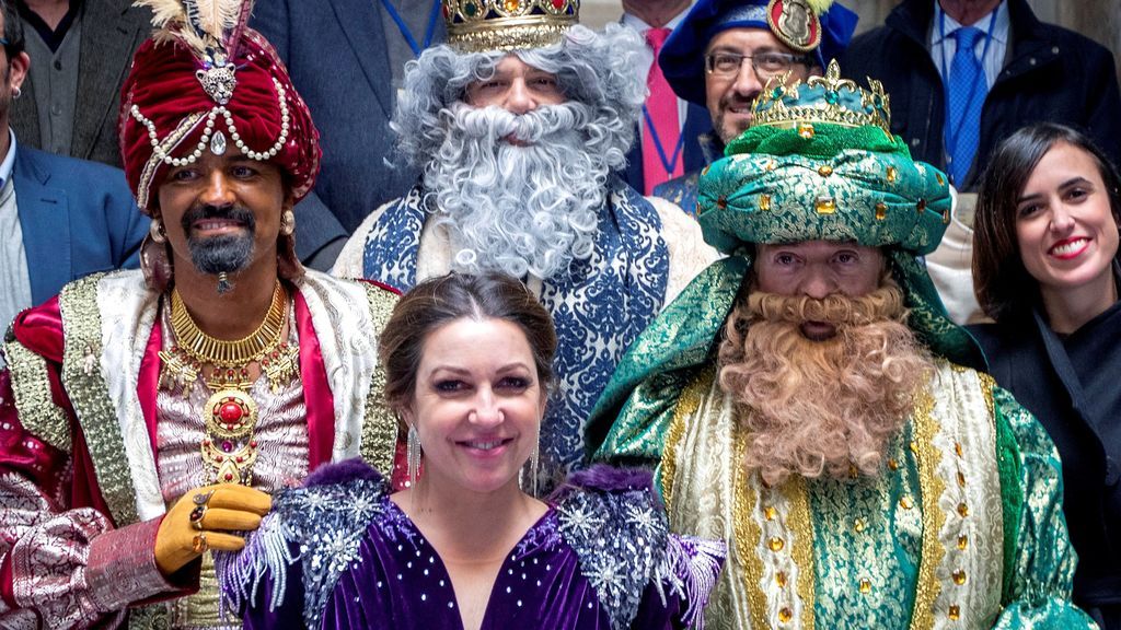 La cantante Niña Pastori como Estrella de Oriente, y el cantante Alejandro Sanz como rey Melchor