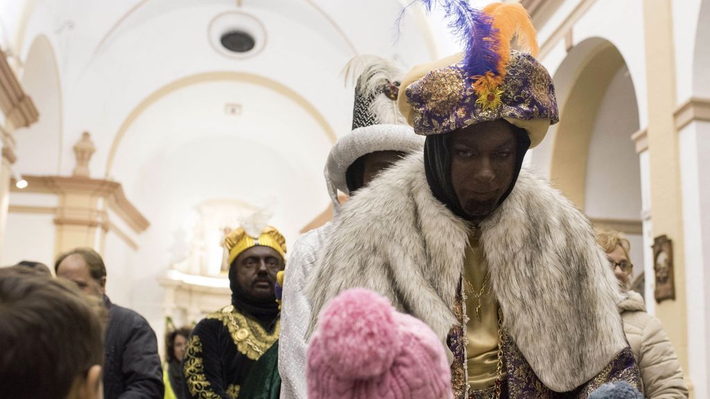 El rey Baltasar en la tradicional ofrenda de oro, incienso y mirra en Mallorca