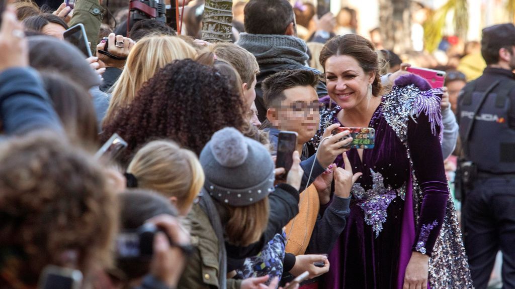 La cantante Niña Pastori representando a La Estrella de Oriente en la Cabalgata de la Ilusión en Cádiz