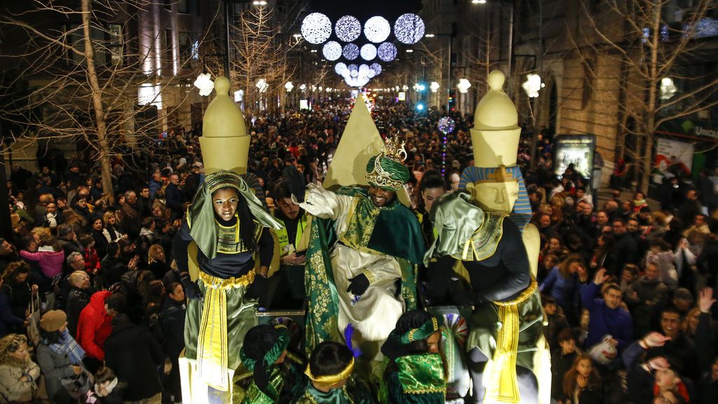 El Rey Baltasar durante la cabalgata de los Reyes Magos 2020 en Granada