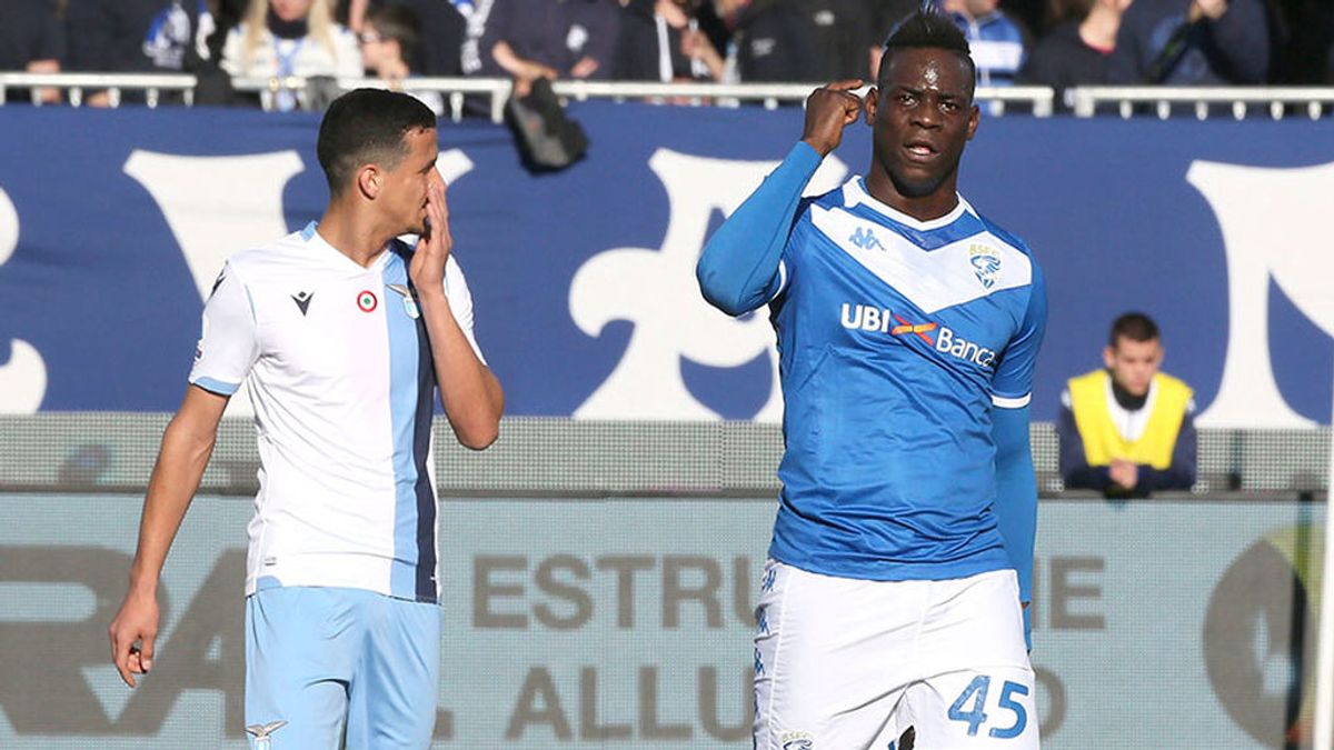 Interrumpido el Lazio-Brescia por nuevos cánticos racistas contra Balotelli Interrumpido el Lazio-Brescia por nuevos cánticos racistas contra Balotelli