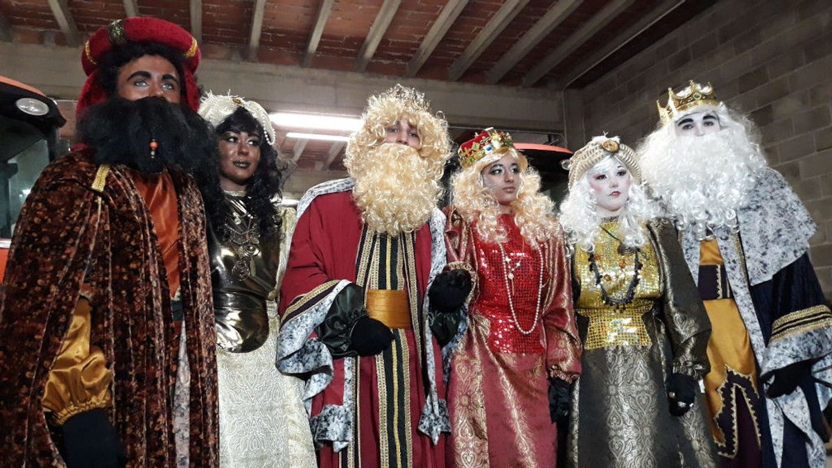 Albesa celebra una Cabalgata de Reyes paritaria, con tres magos y tres magas Albesa celebra una Cabalgata de Reyes paritaria, con tres magos y tres magas