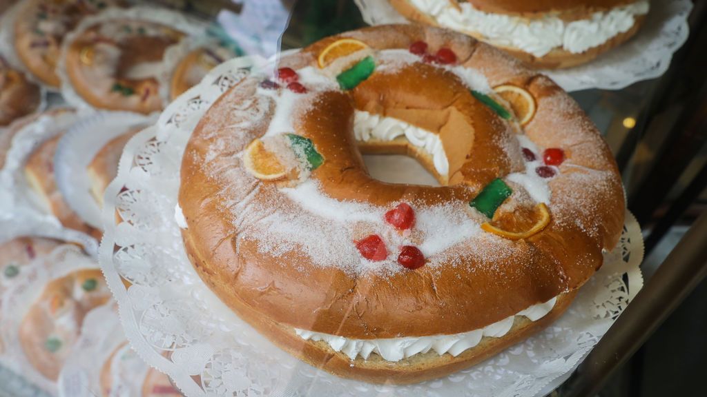 Una panadería sevillana cambia el tradicional haba por vales de 50 euros en sus roscones de ‘Reyes’ Una panadería sevillana cambia el tradicional haba por vales de 50 euros en sus roscones de ‘Reyes’