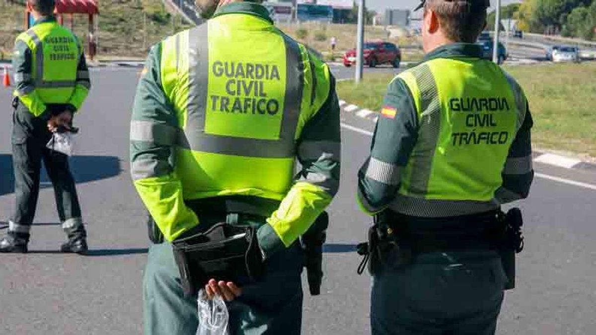 Imagen de archivo de un control de la Guardia Civil de Tráfico Imagen de archivo de un control de la Guardia Civil de Tráfico
