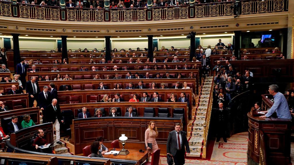 Diputados de Vox salen del hemiciclo en el turno de Bildu Diputados de Vox salen del hemiciclo en el turno de Bildu