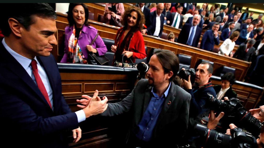 Sánchez saluda a Iglesias Sánchez saluda a Iglesias