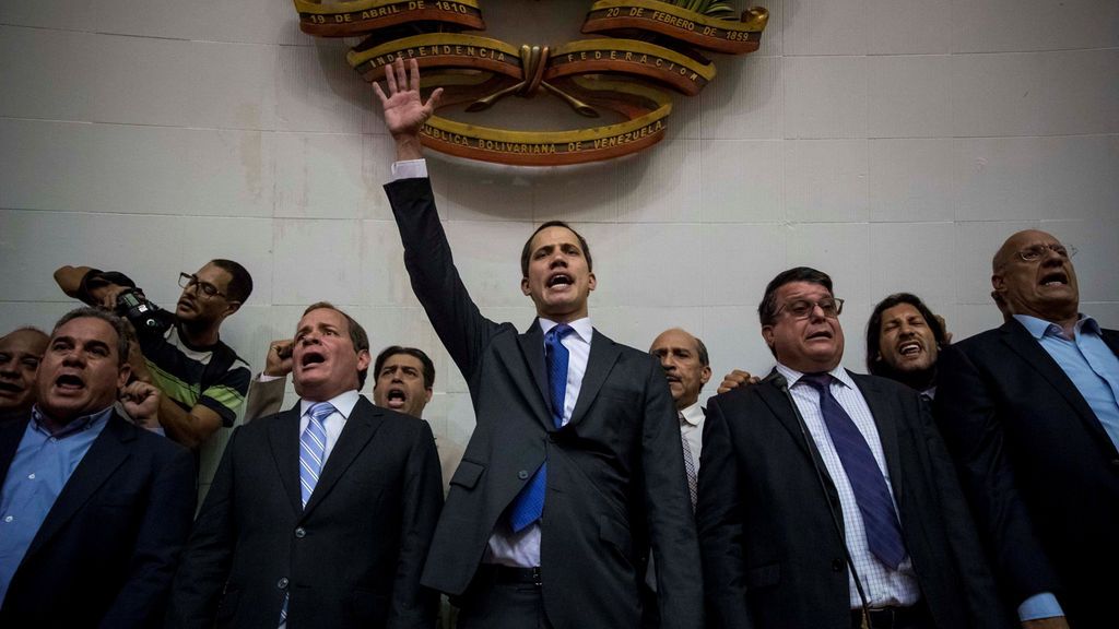 Guaidó, tras conseguir entrar por la fuerza en la Asamblea Nacional: “¡Vamos a recuperar Venezuela, carajo!